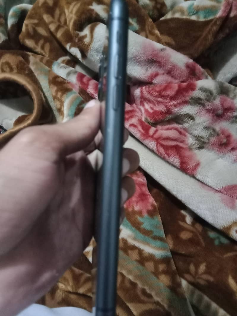 Apple iPhone 11 5