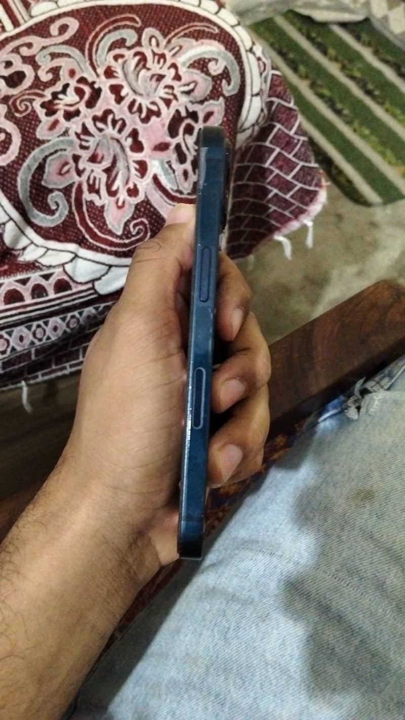 Apple iPhone 13 0