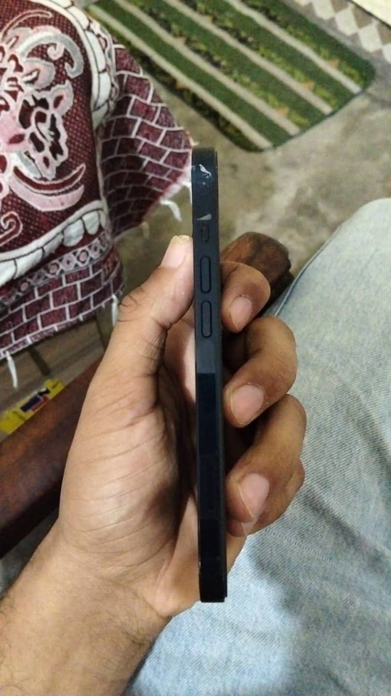Apple iPhone 13 2
