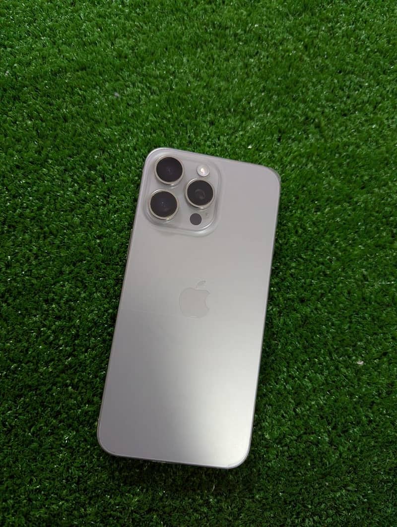 Apple iPhone 15 Pro Max 0