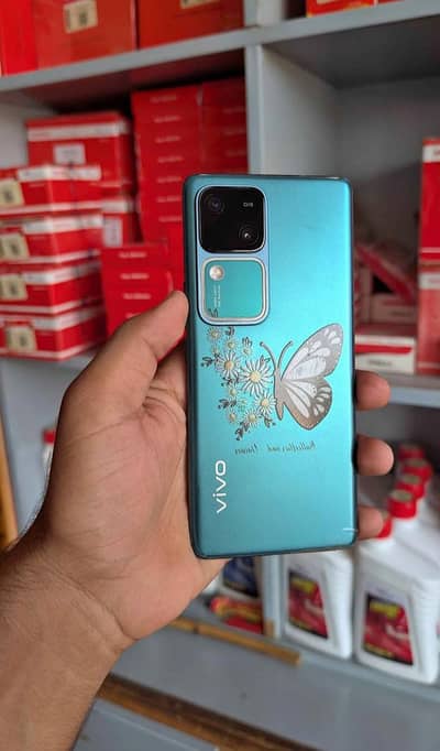 Vivo V30
