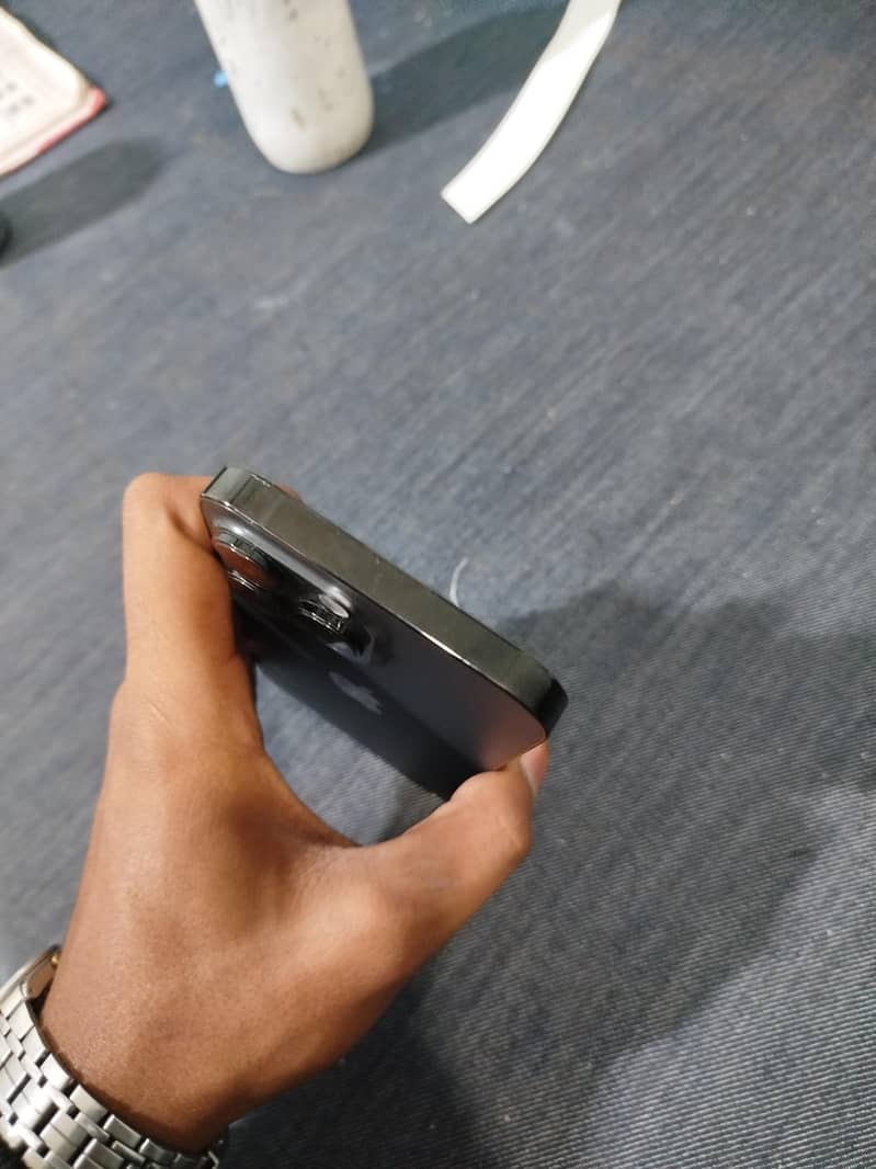 Apple iPhone 14 Pro Max 1