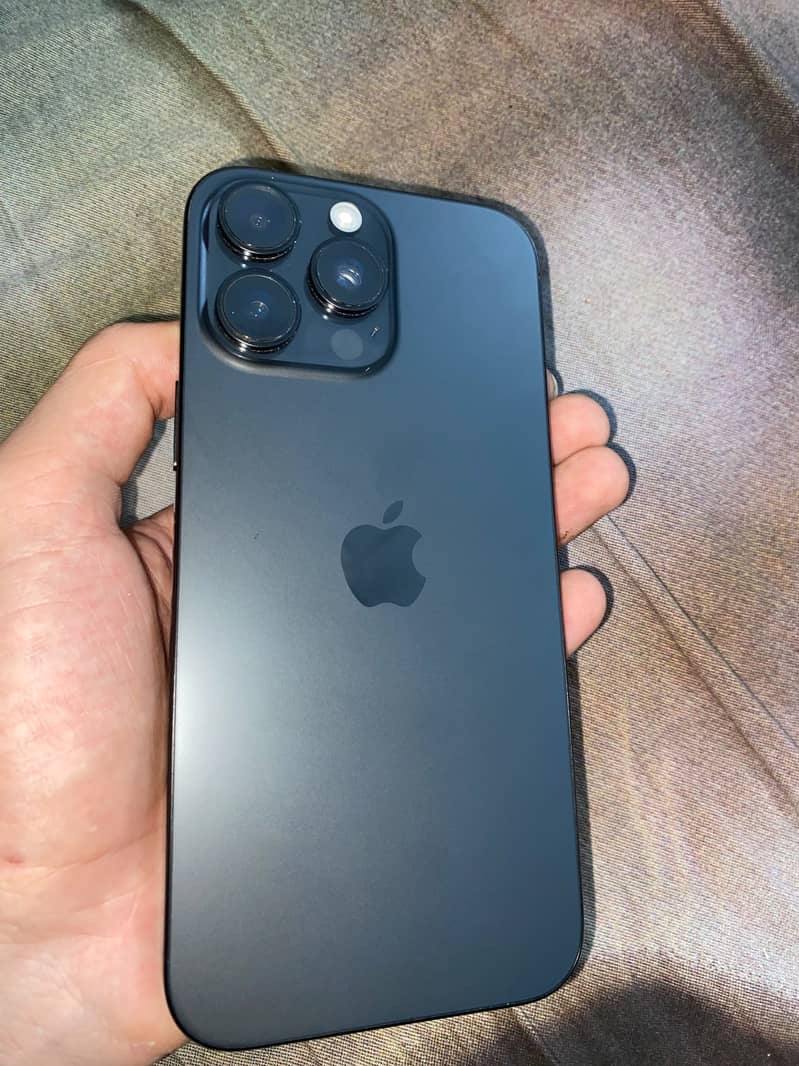 Apple iPhone 16 Pro Max 0