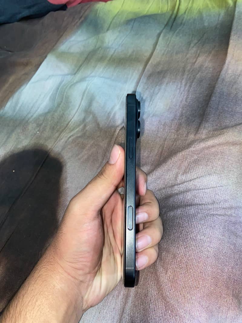 Apple iPhone 16 Pro Max 2