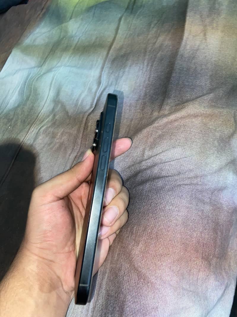 Apple iPhone 16 Pro Max 3