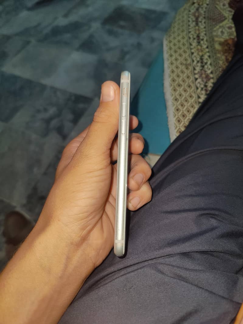 Apple iPhone 8 4