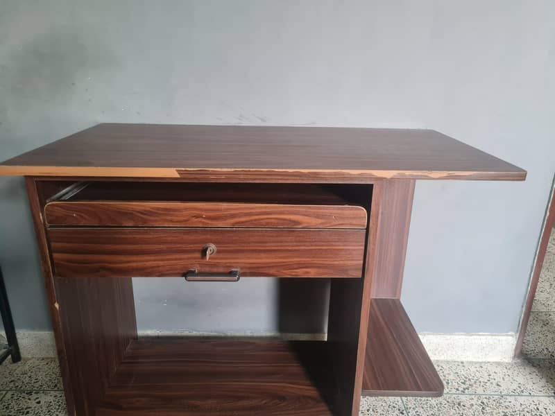 Computer table for sale 0