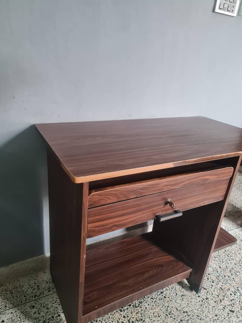Computer table for sale 2