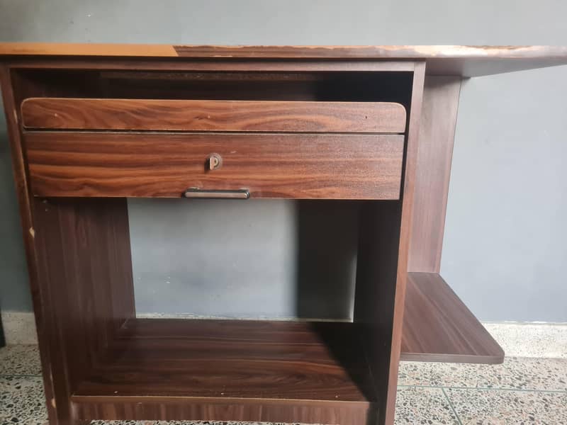 Computer table for sale 5