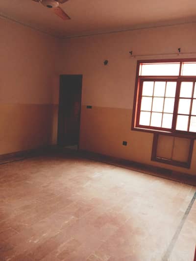 Sale flat Empire Centre 3bed. d d Lift 4th floor Johar mor