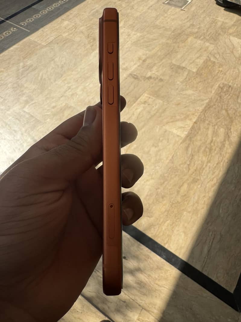 Apple iPhone 17 Pro Max 4