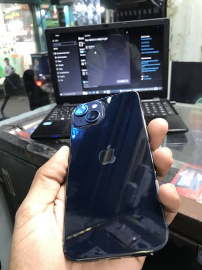 Apple iPhone 13
