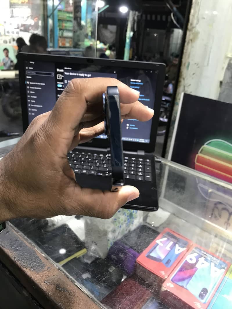 Apple iPhone 13 2