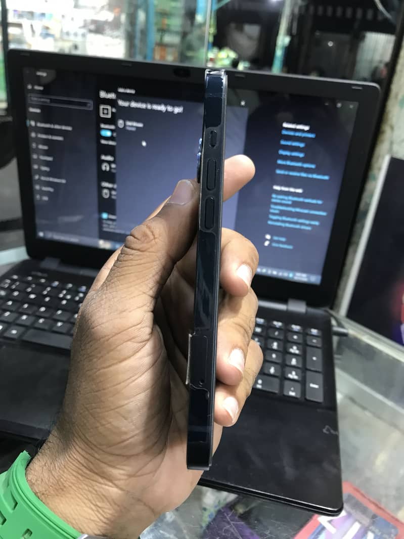 Apple iPhone 13 4