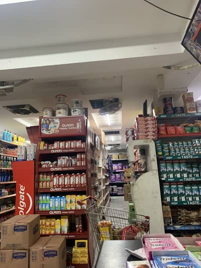 Shop kay laye Laye Female Ki zarorot Hain