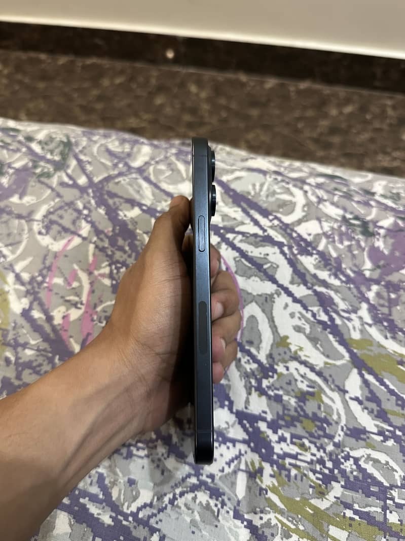 Apple iPhone 15 Pro Max 3