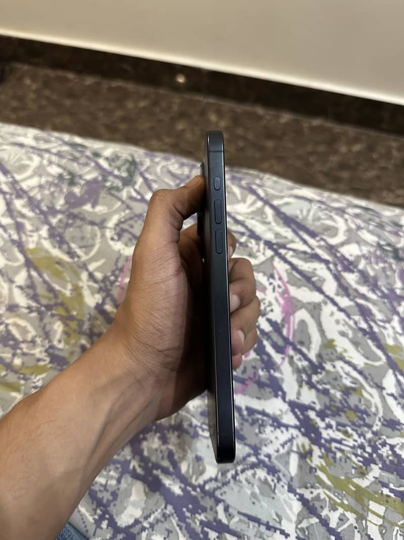 Apple iPhone 15 Pro Max 4