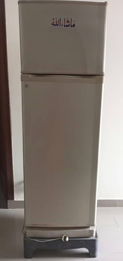 Dawlance  Fridge For Sale With Stand(Choki) And Stabilizer.