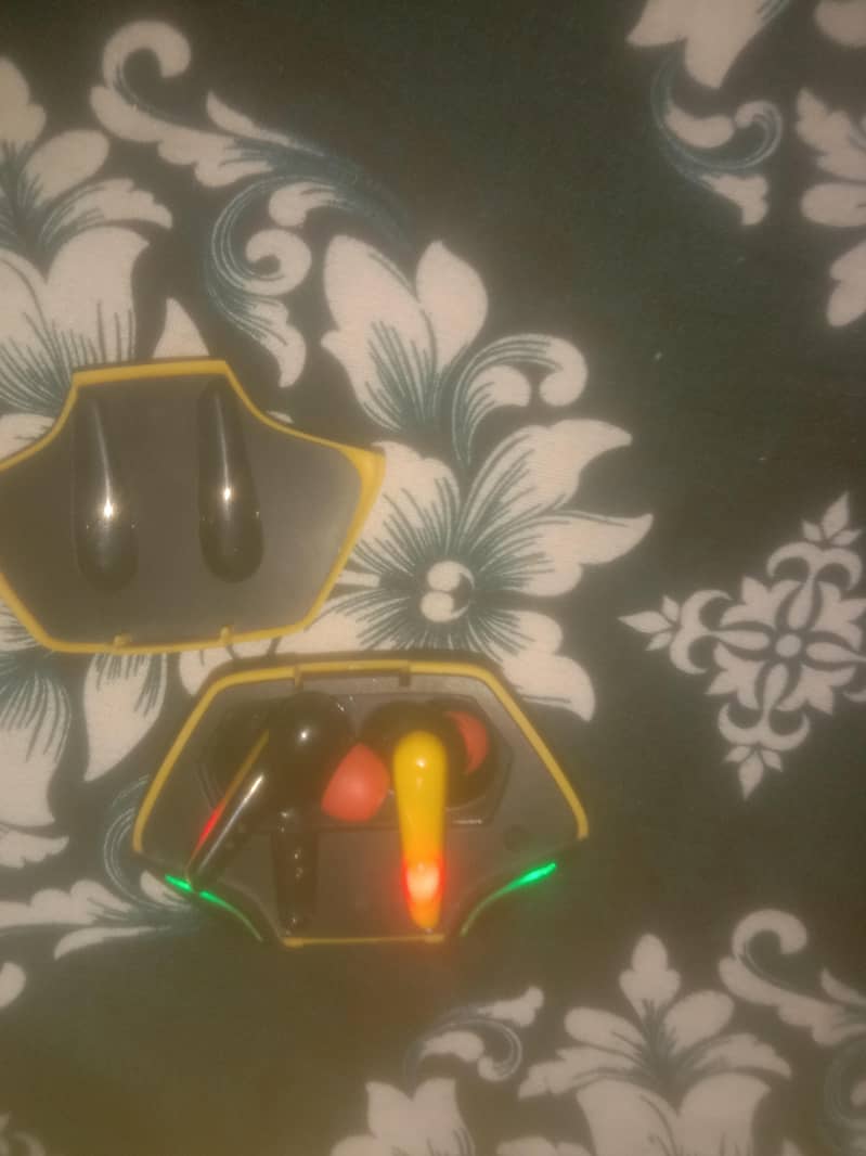 2 Pair True Wireless Stereos 2
