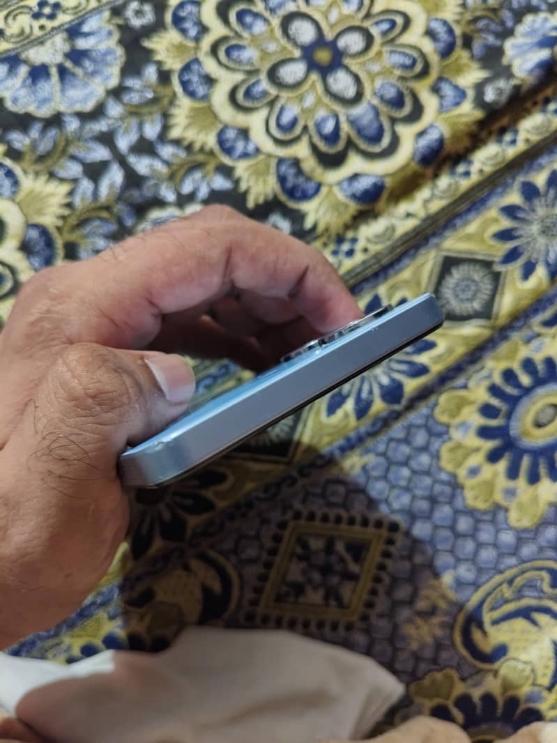 Realme Note 60 4