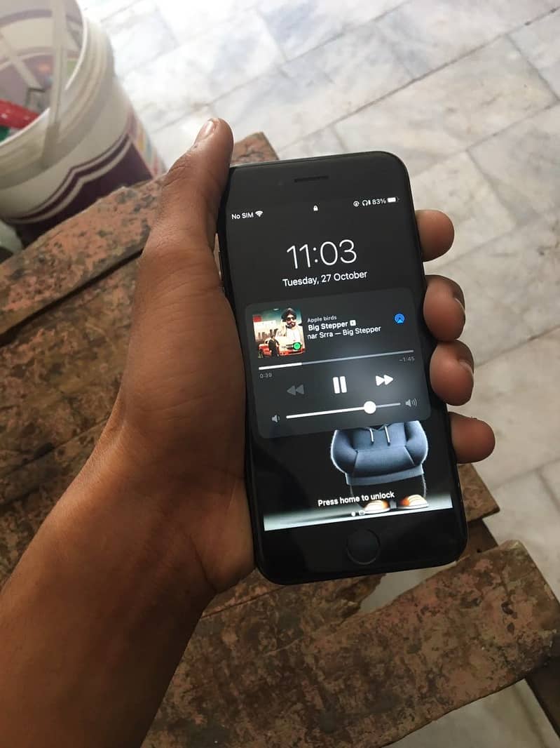 Apple iPhone 7 0