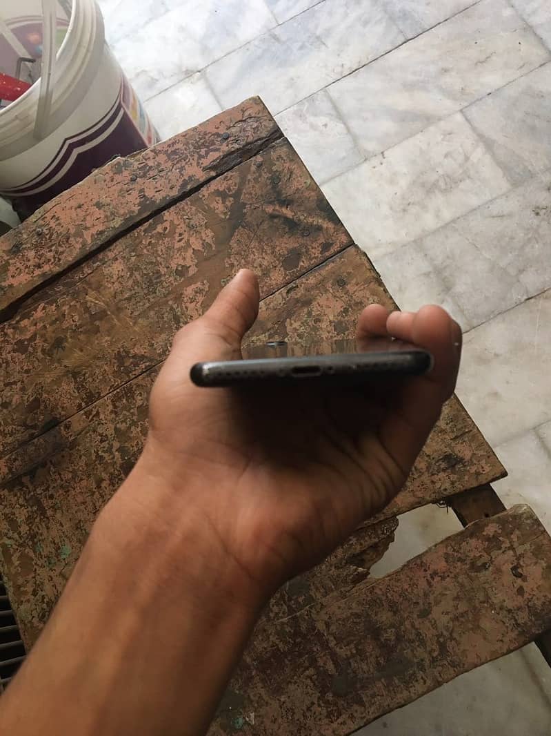 Apple iPhone 7 1