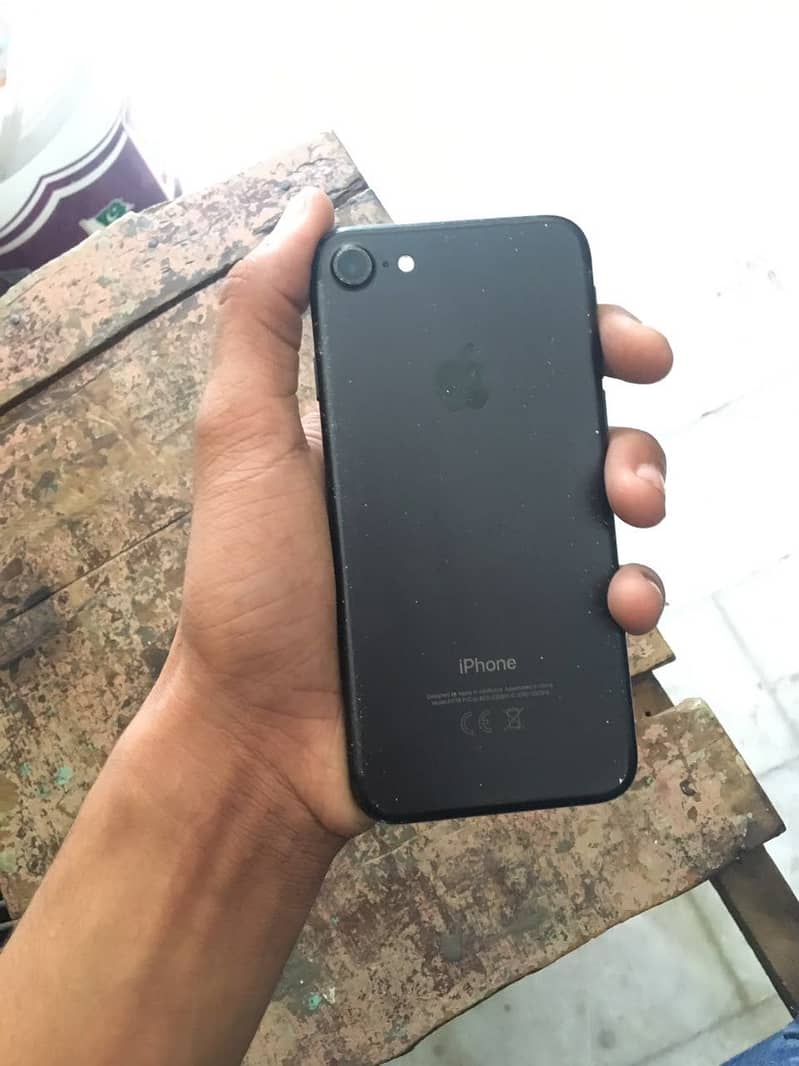 Apple iPhone 7 2