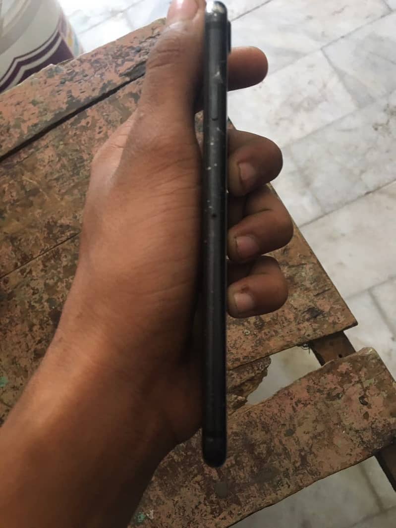 Apple iPhone 7 3