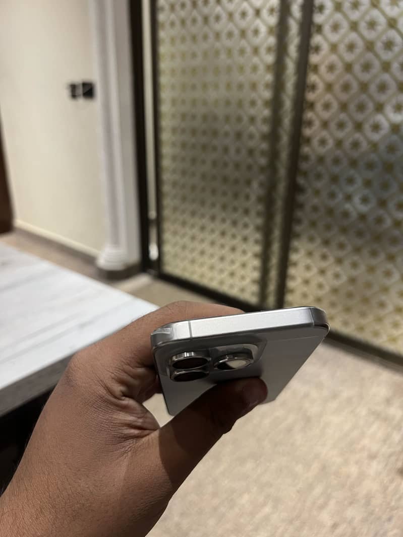 Apple iPhone 15 Pro 3