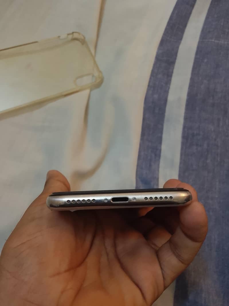 Apple iPhone X 3