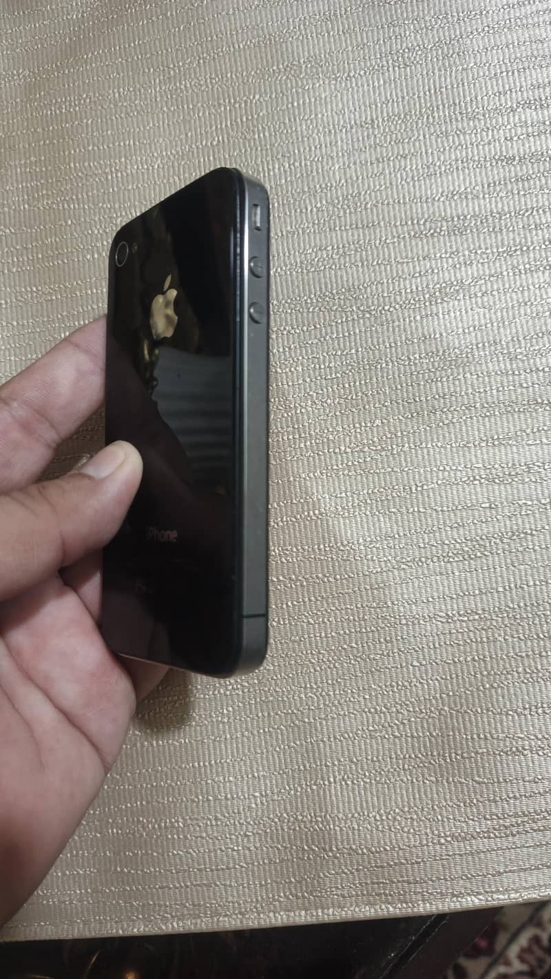 Apple iPhone 4s 6