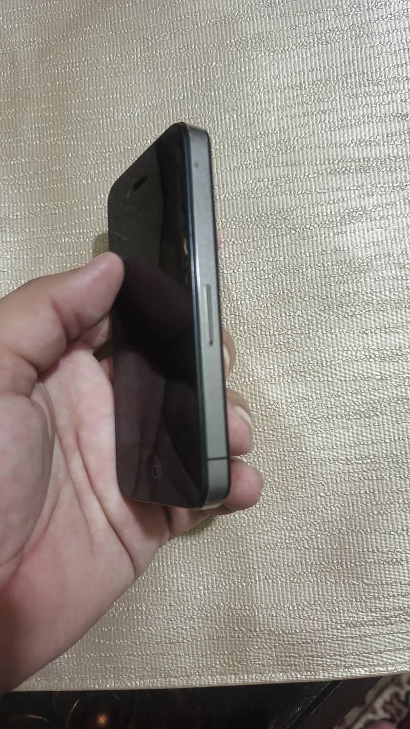 Apple iPhone 4s 7