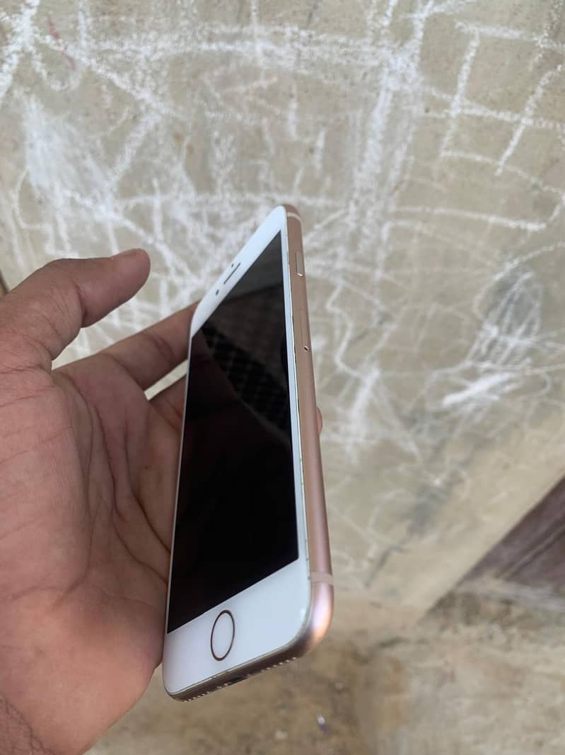 Apple iPhone 8 3