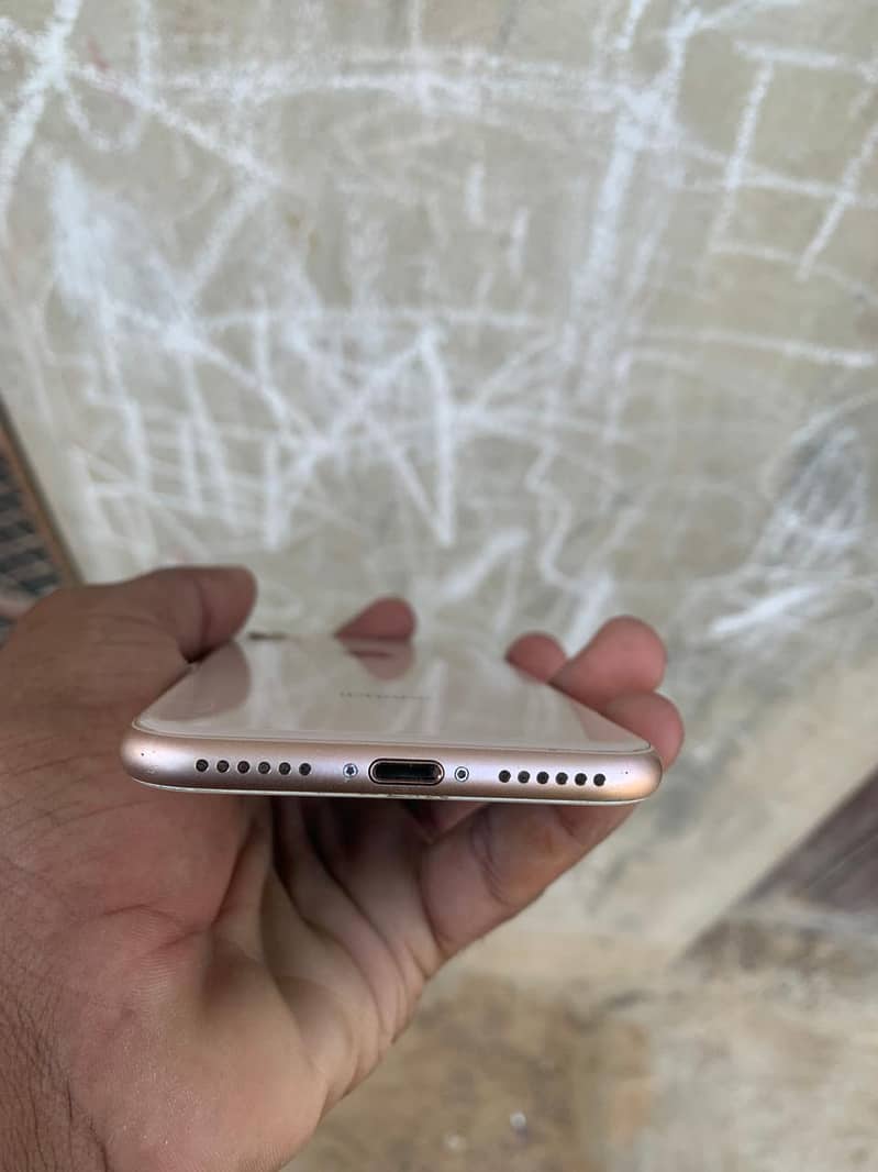 Apple iPhone 8 4