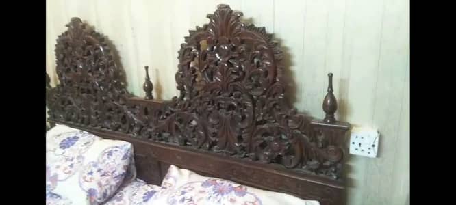 Chinioti double bed + mattress with dressing, showcase and side tables