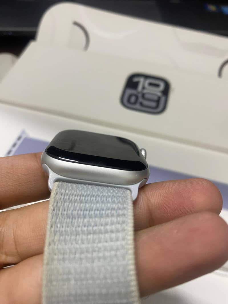 Series 10 |complete box | scratch less screen 4