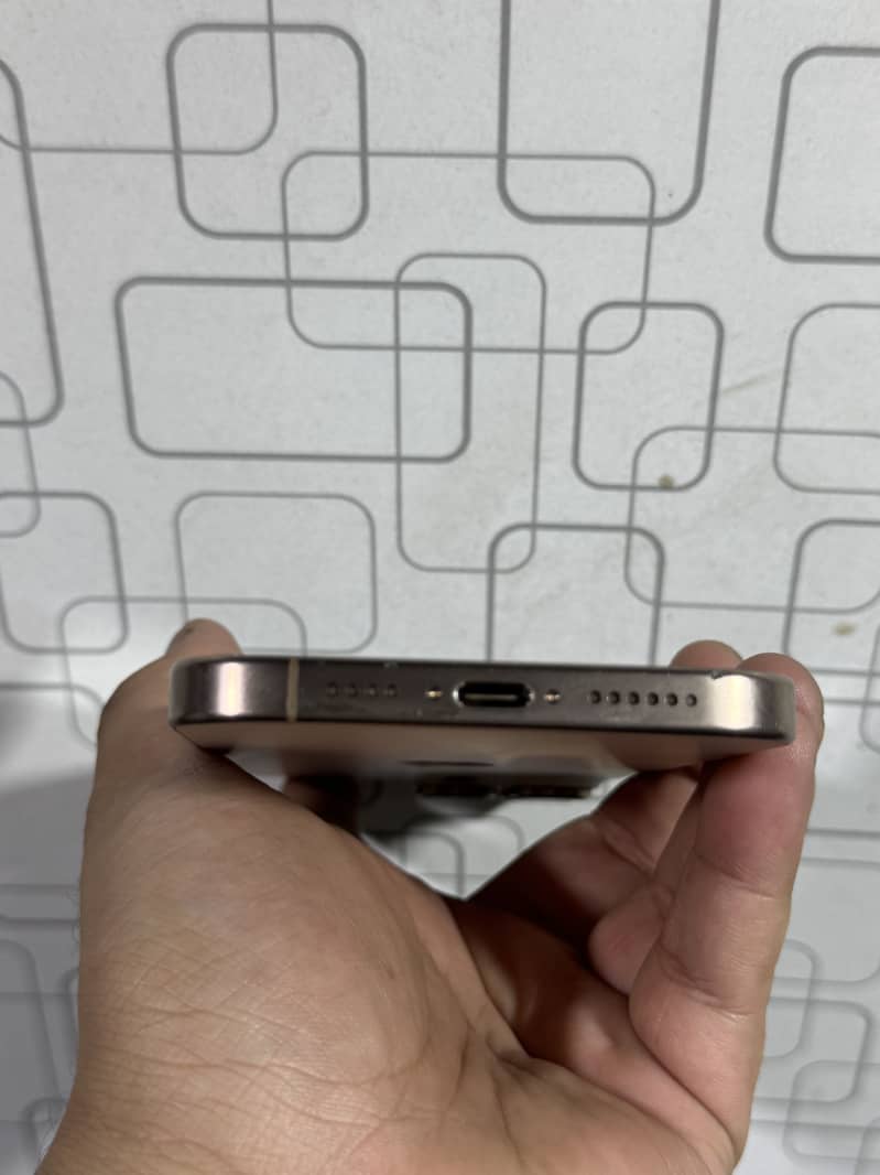 Apple iPhone 16 Pro Max 3
