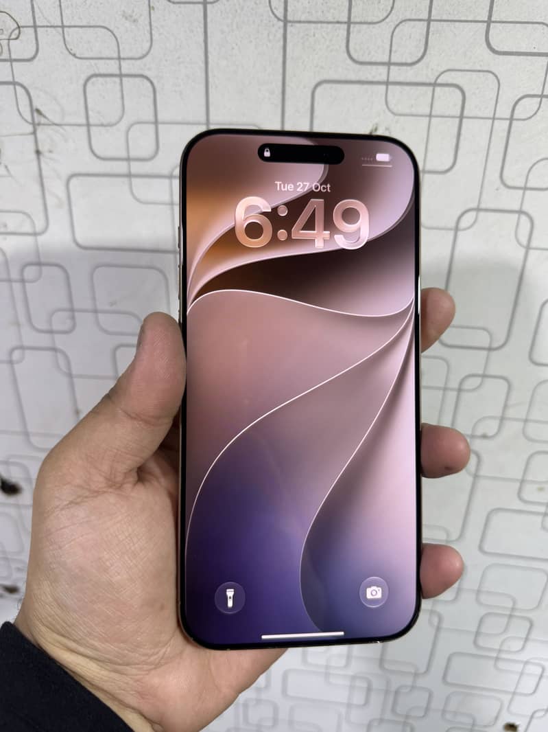 Apple iPhone 16 Pro Max 4