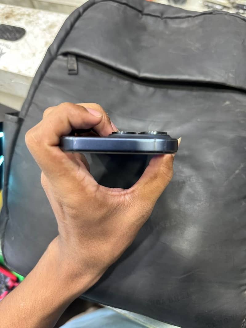 Apple iPhone 15 Pro 3