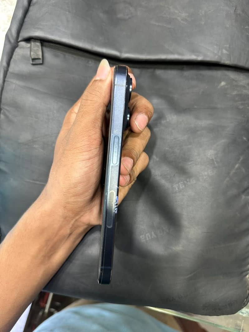 Apple iPhone 15 Pro 4