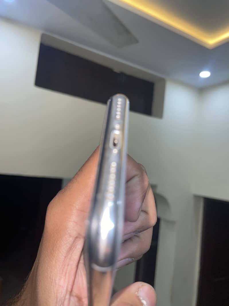 Apple iPhone X 5