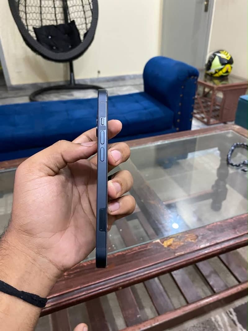 Apple iPhone 13 4