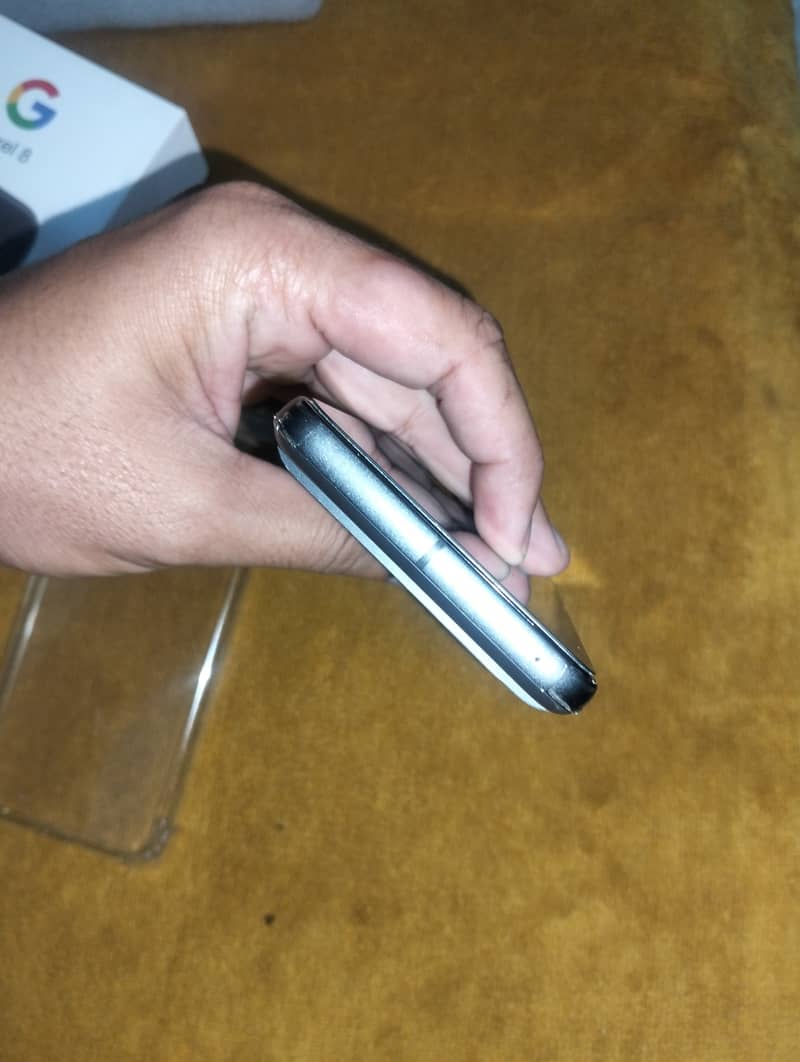 Google Pixel 8 4