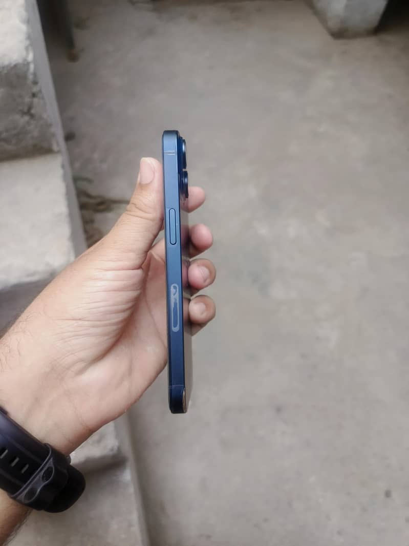 Apple iPhone 14 3