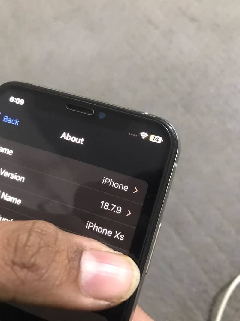Apple iPhone XS 4