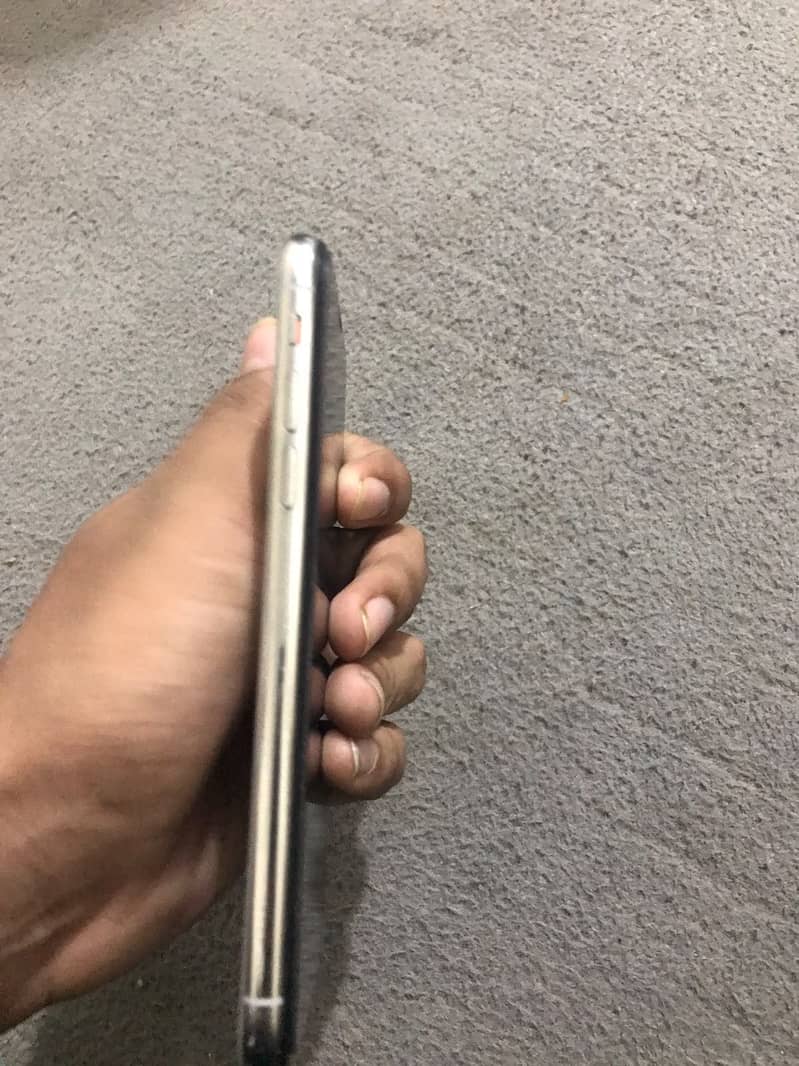 Apple iPhone XS 5