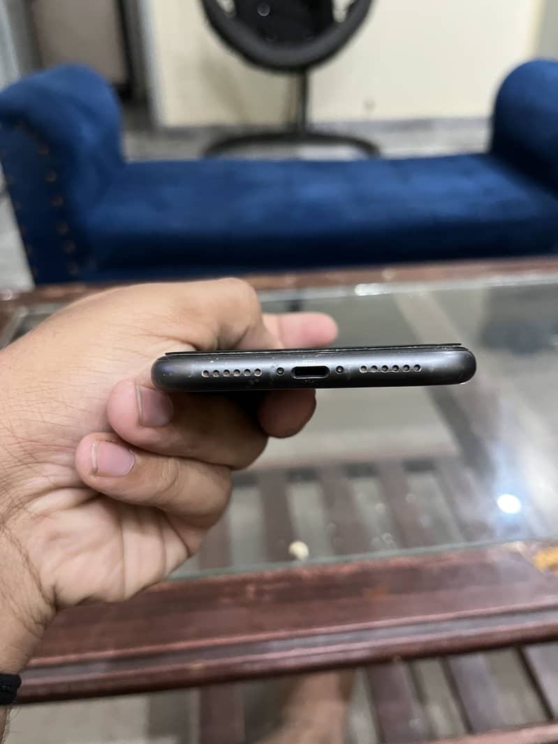 Apple iPhone 11 3