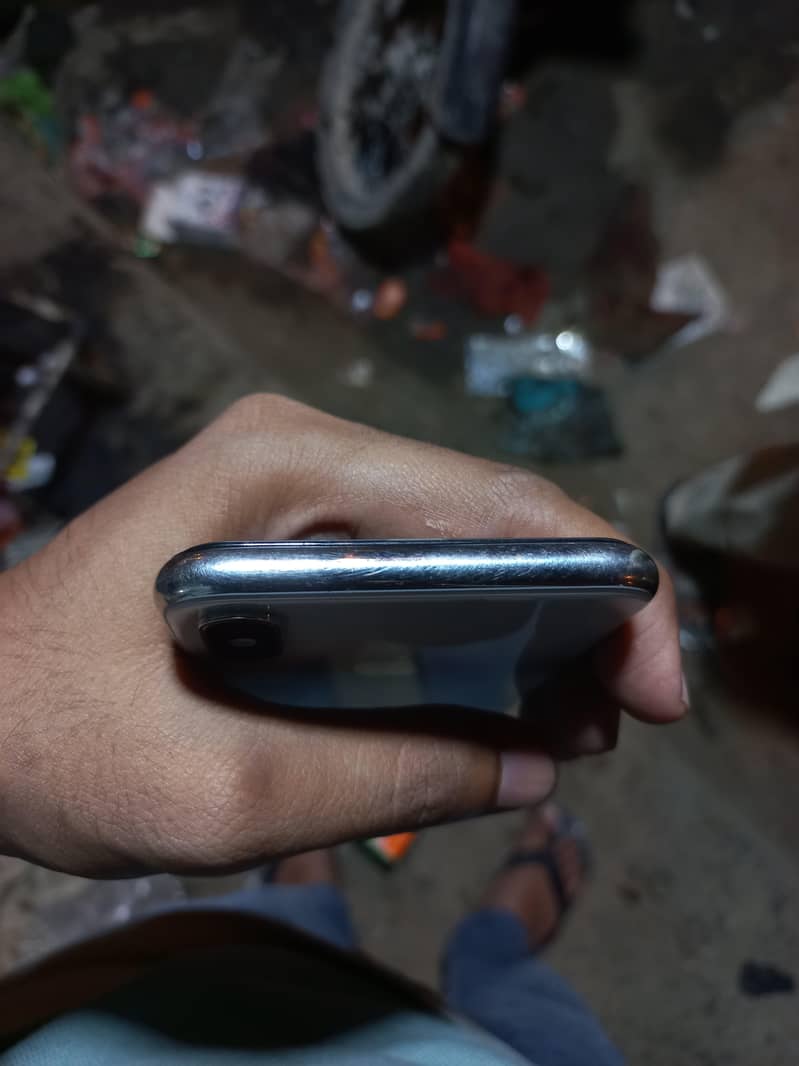 Apple iPhone X 3