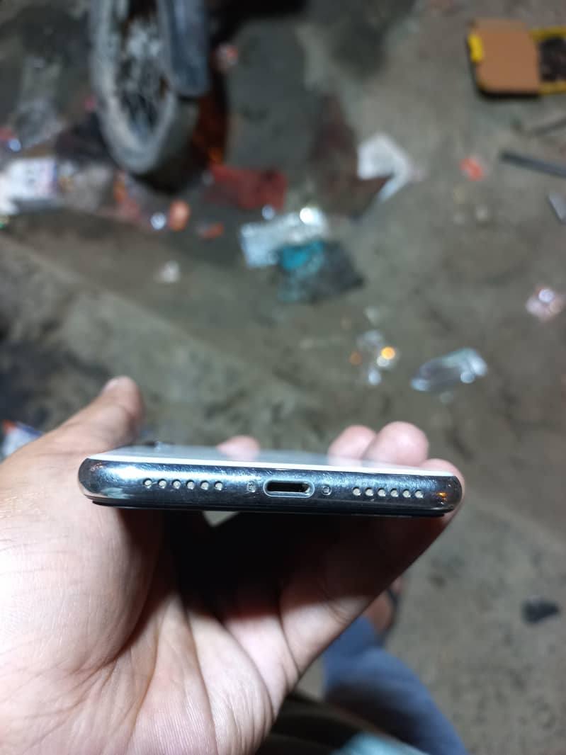 Apple iPhone X 5
