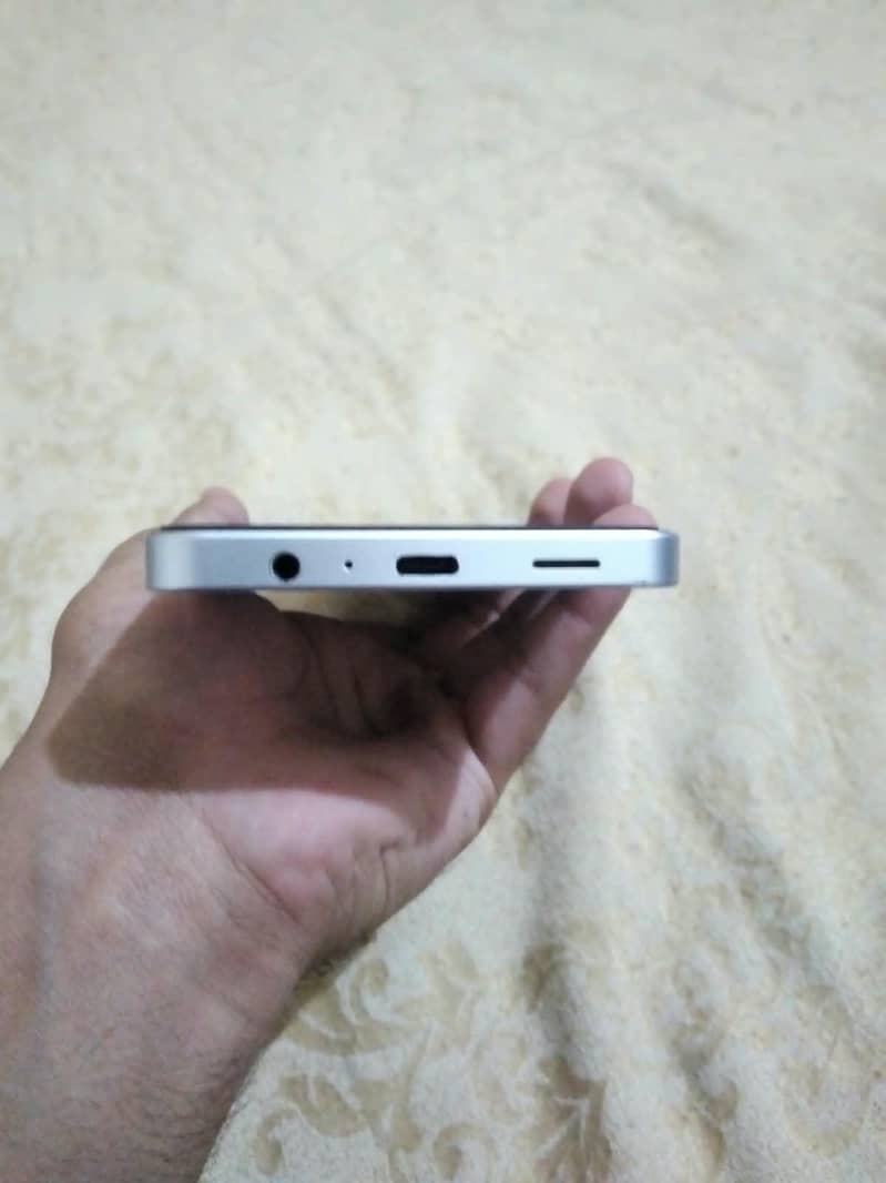 Samsung Mobile A06 5